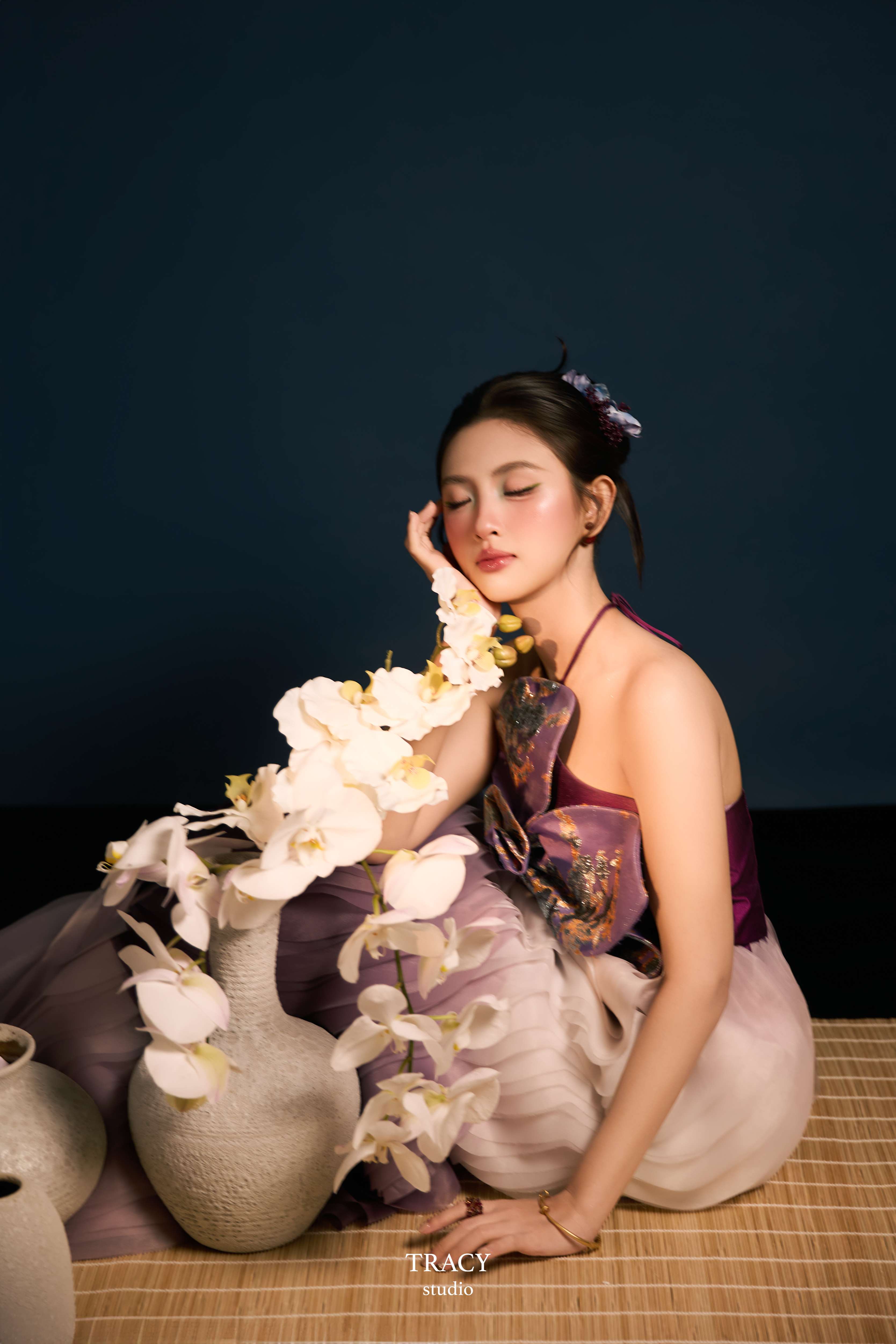 frontend/img/gallery/anh-tet-yem-ao-dai/tracy-studio-chup-yem-phong-lan (10).jpg